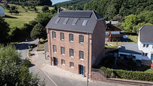 Modern Wohnen im Klassenzimmer einer Alten Schule