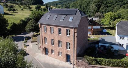 Modern Wohnen im Klassenzimmer einer Alten Schule