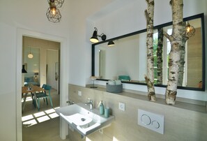 Interior - Modern living in the classroom of an old school (Baustert)