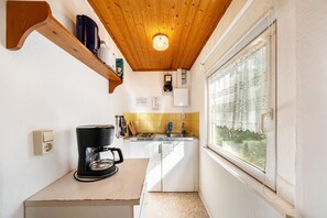 Fridge, stovetop, coffee/tea maker, electric kettle