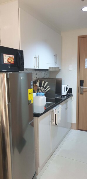 Een microgolfoven, een oven