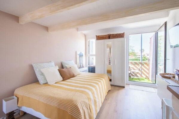 1 bedroom, iron/ironing board, WiFi