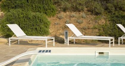 Gorgeous CountryHouse with exclusive use of private pool, ideal for families