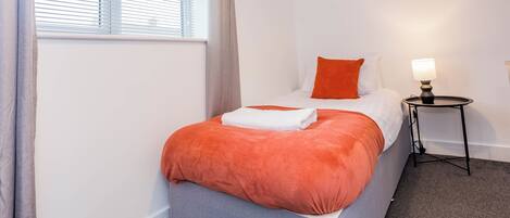 4 chambres, fer et planche à repasser, Wi-Fi, draps fournis