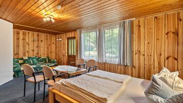 1 bedroom, bed sheets