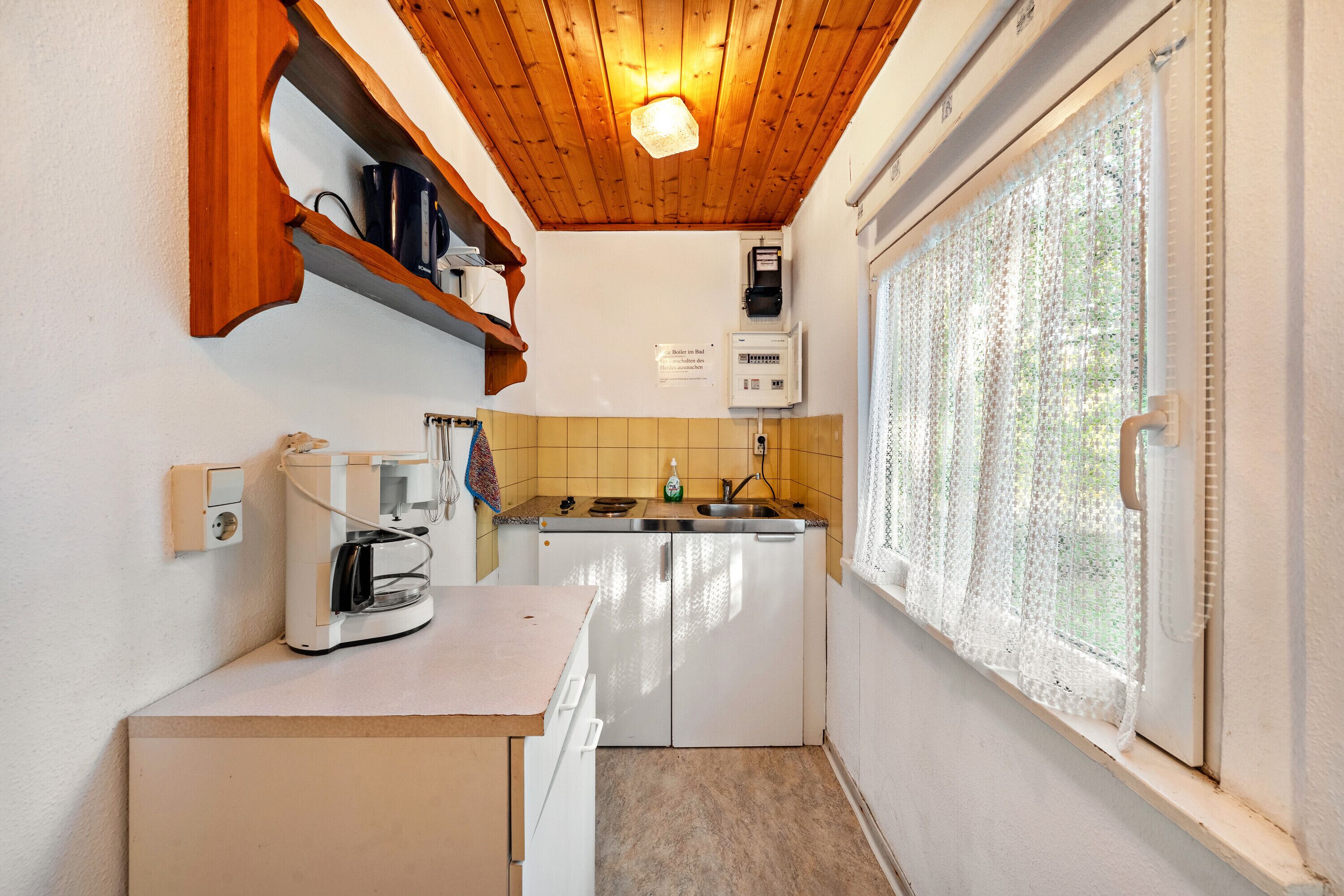 Fridge, stovetop, coffee/tea maker, electric kettle