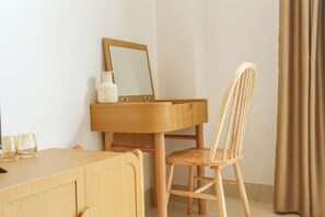 Iron/ironing board - Moonstone Homestay And Cafe Vinhomes Ocean Park 2 (Van Giang)
