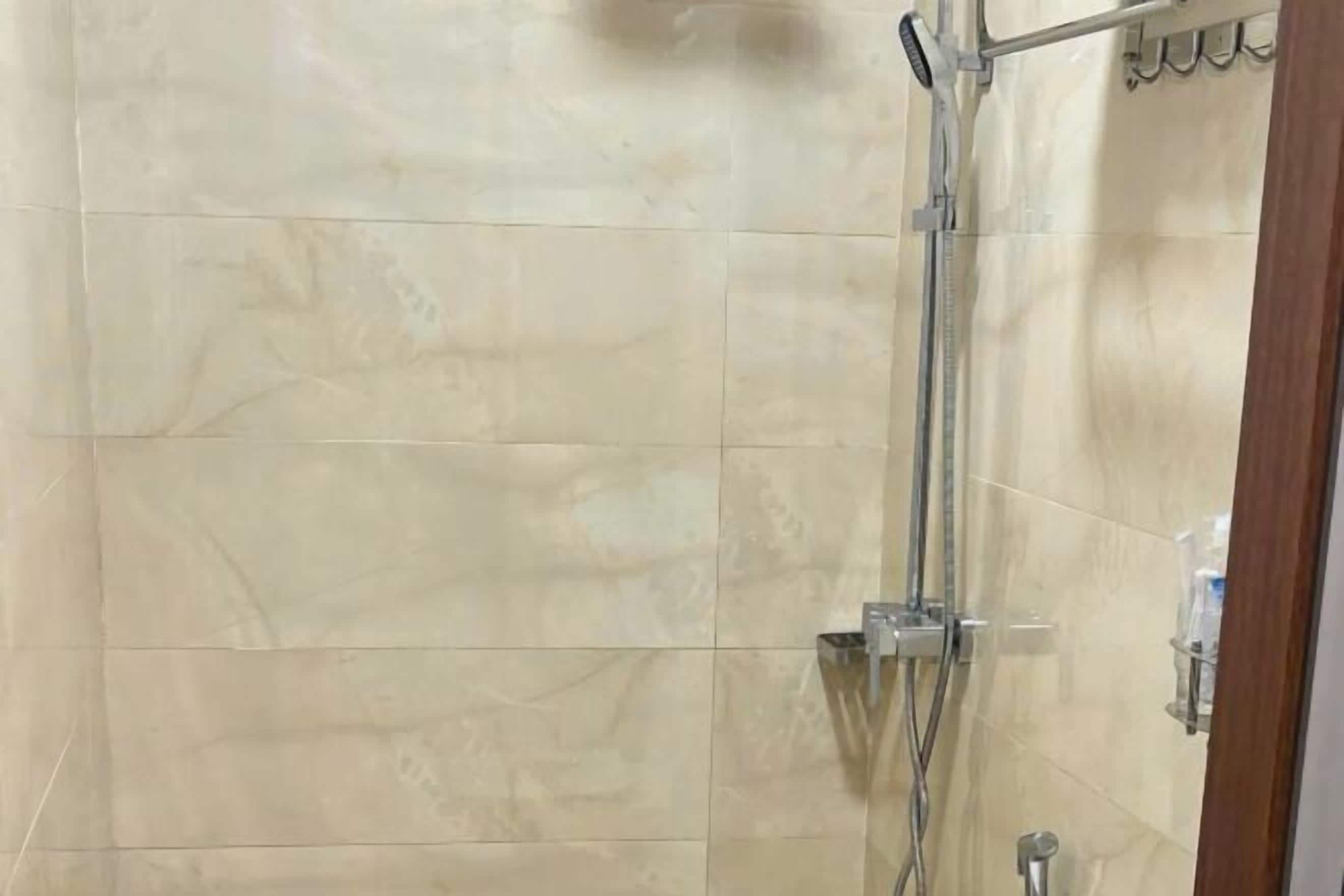 Kelengkapan dandanan diri percuma, selipar 