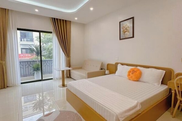 Iron/ironing board - Moonstone Homestay and Cafe - Vinhomes Ocean Park 2 (Van Giang District)