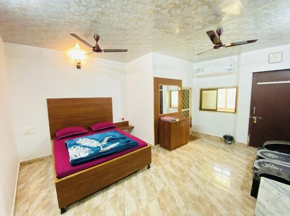Habitación doble Deluxe, vista a la ciudad | Wifi gratis