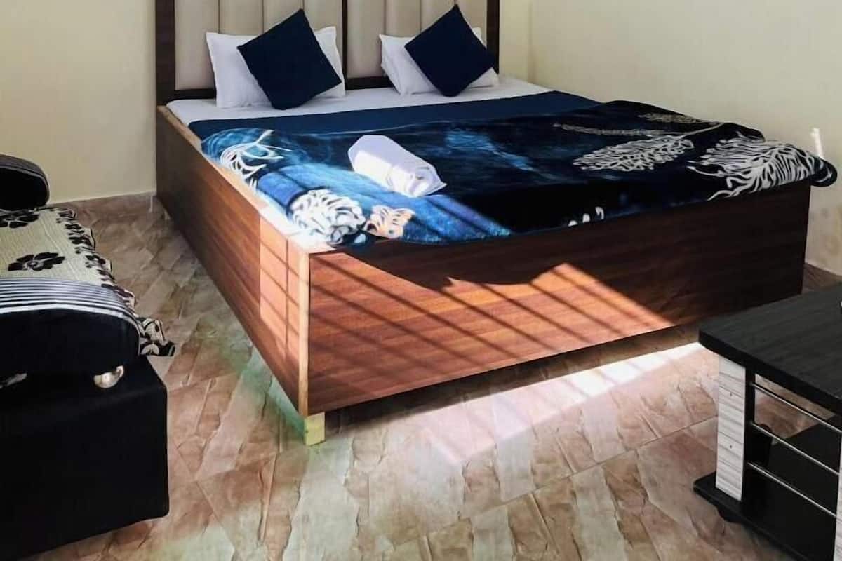 Dobbeltrom – deluxe, byutsikt | Wi-fi (inkludert) og sengetøy