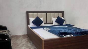 Deluxe Double Room, City View | Free WiFi, bed sheets