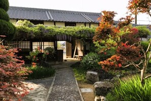 Interior - Tetsu-juro （former Ogunis residence） , Himeji Castles back parlor-like"400-year-old inn" (Fukusaki)