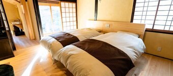 Tetsu-juro （former Ogunis residence） , Himeji Castles back parlor-like"400-year-old inn"