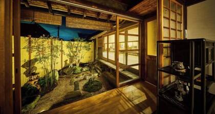 Tetsu-juro (former Ogunis residence) , Himeji Castles back parlor-like"400-year-old inn"