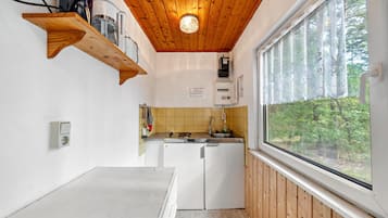 Refrigerador, placa de cocina, cafetera/tetera, tetera/pava eléctrica