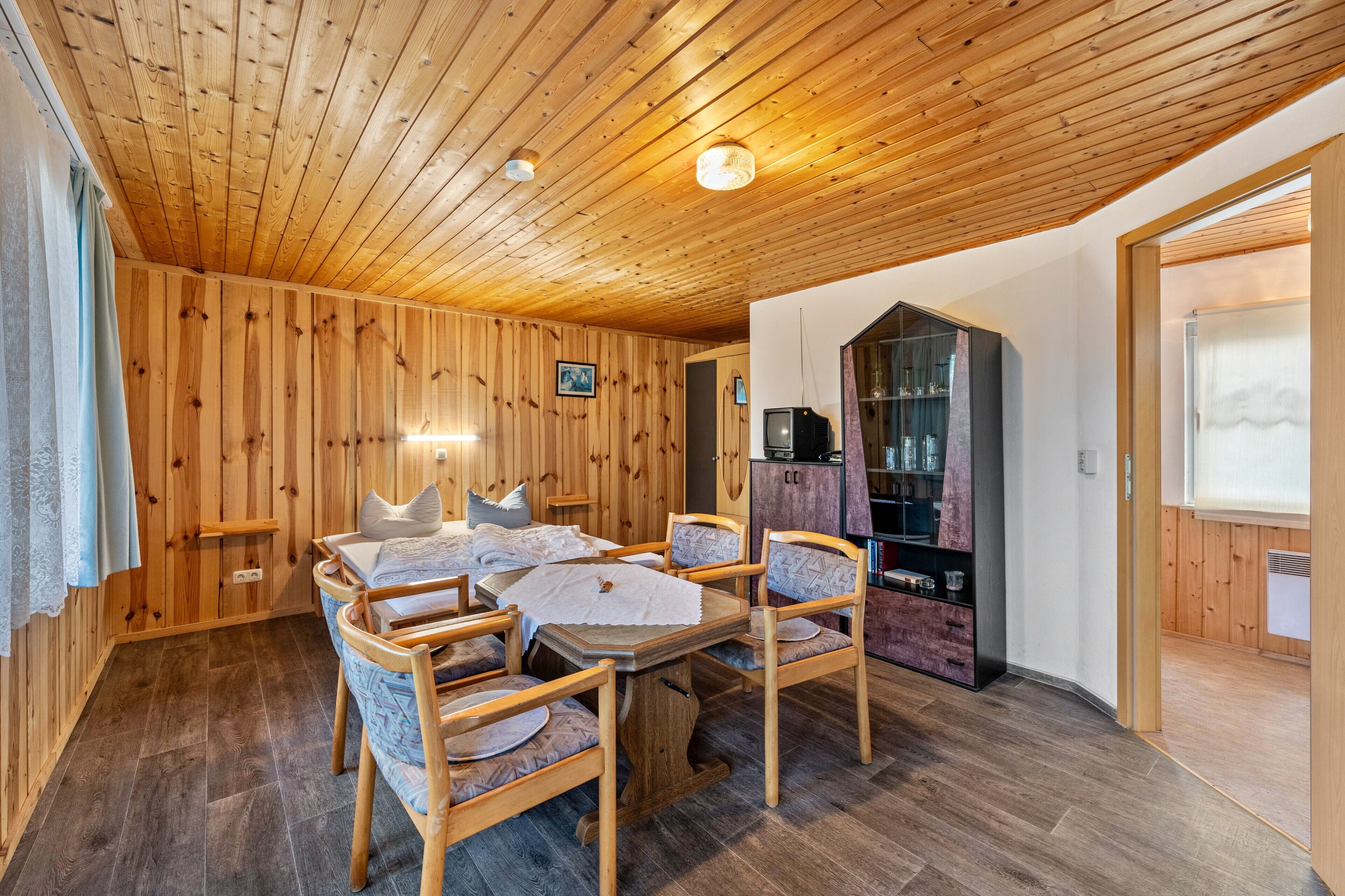 1 habitación y ropa de cama 