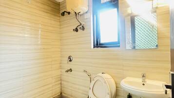 Towels, soap, shampoo, toilet paper