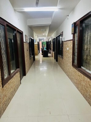 Exterior - Roomshala Hotel Jagannath (New Delhi)