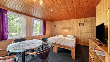 1 bedroom, bed sheets