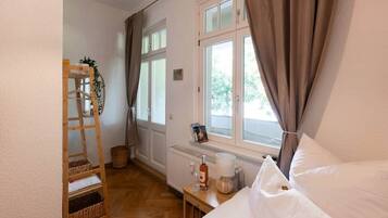 1 Schlafzimmer, BĂŒgeleisen/BĂŒgelbrett, WLAN, BettwĂ€sche
