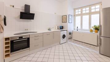 Microwave, oven, dishwasher, cookware/dishes/utensils
