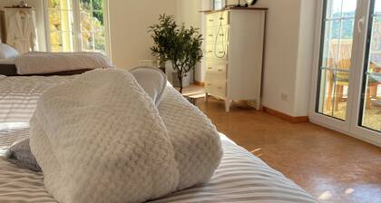 Whirlpool, Terrasse & Landhausstil – Traumhafte Ferienwohnung auf der Alb