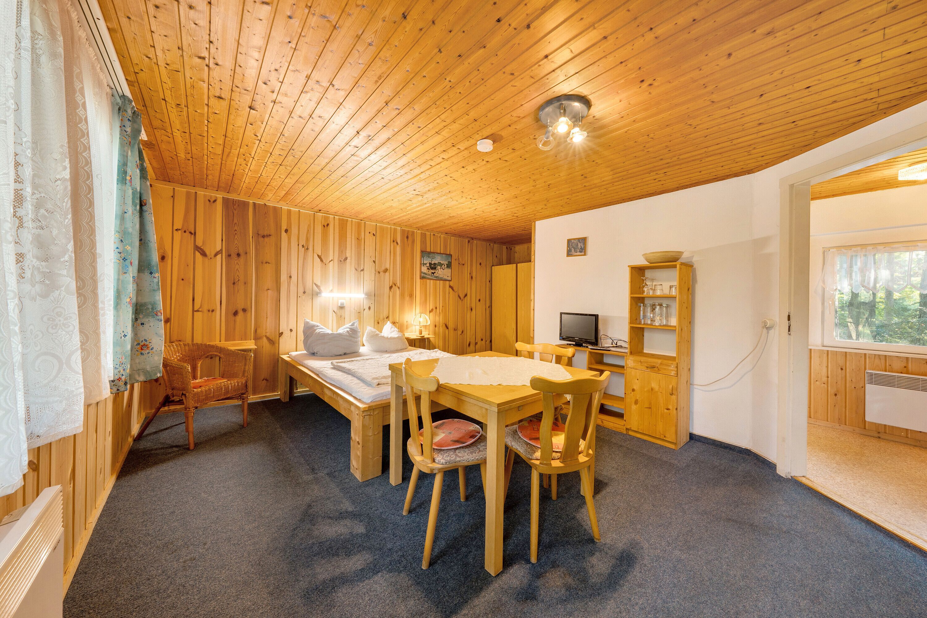 1 bedroom, bed sheets