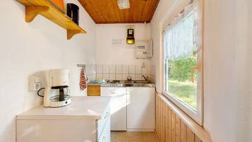 Fridge, stovetop, coffee/tea maker, electric kettle