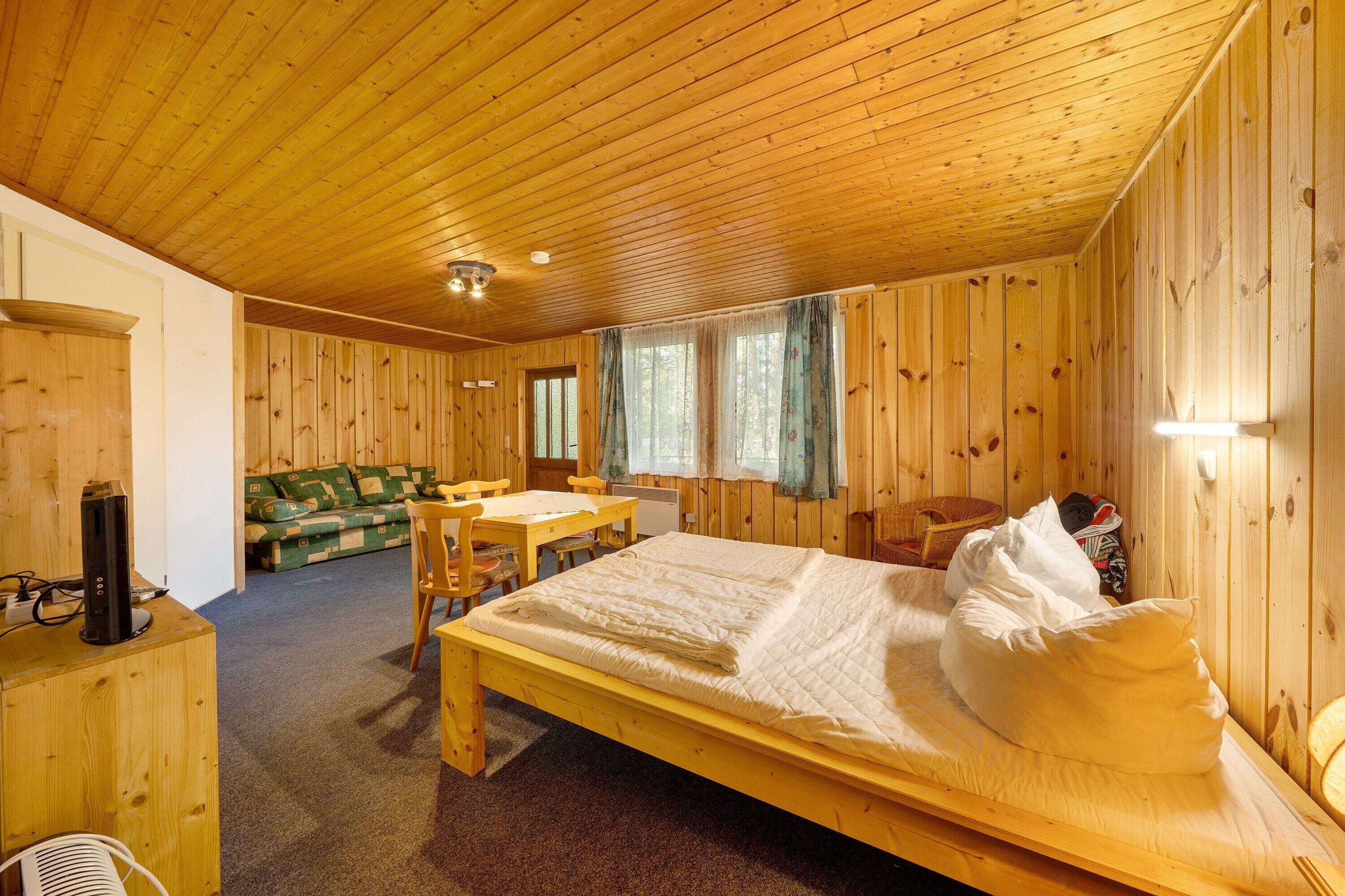 Fernseher, Tischtennisplatte