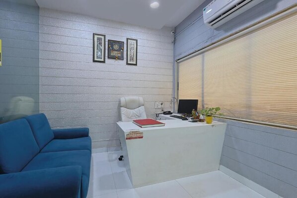 Lobby - Hotel Shiv Vatika (Surat)