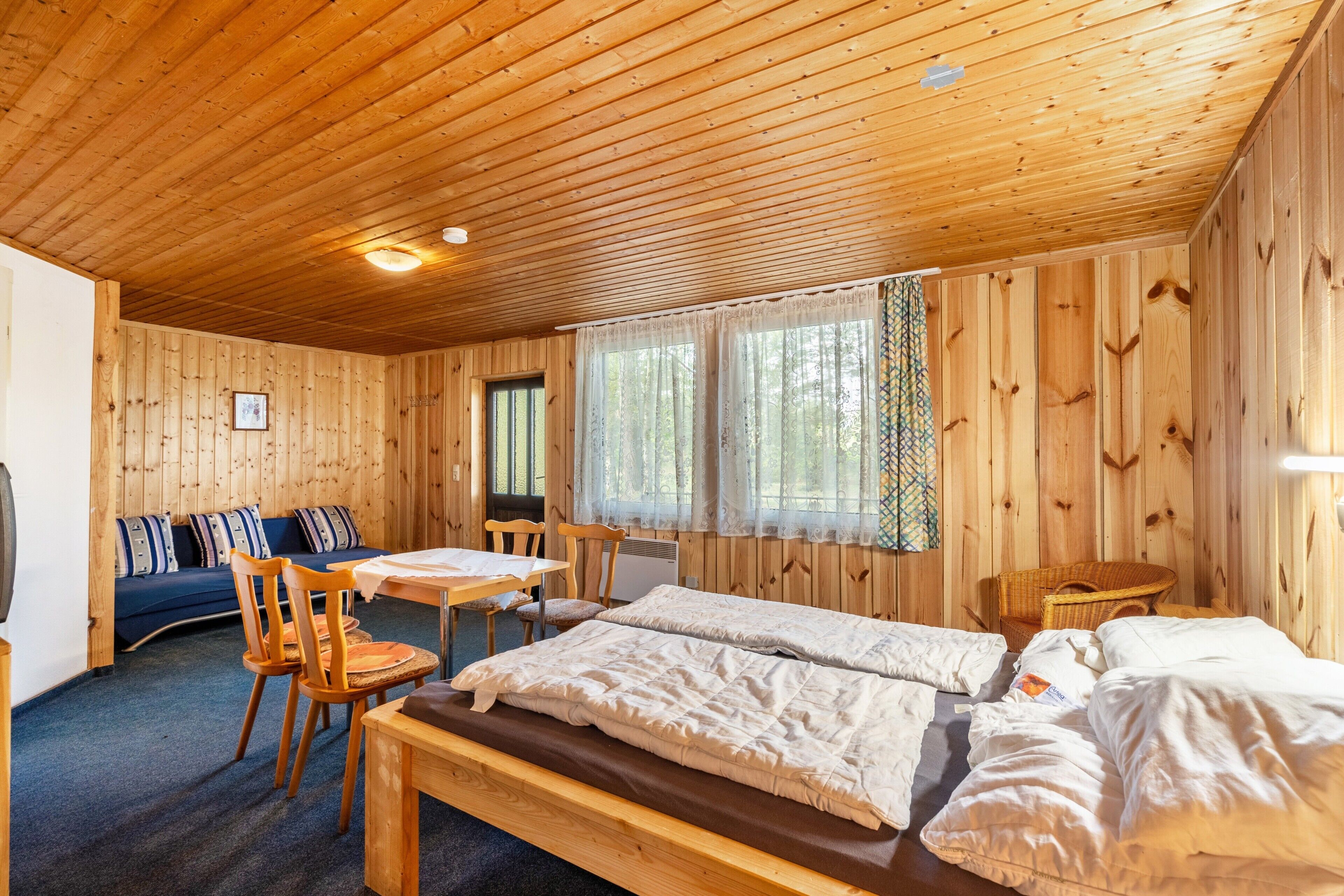 1 habitación y ropa de cama 