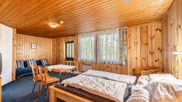 1 bedroom, bed sheets