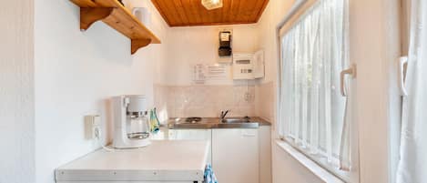 Réfrigérateur, surface de cuisson, cafetiÚre-théiÚre