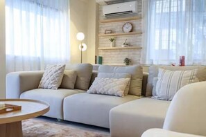 Room - 6pax, Muji Townhouse w Karaoke/Netflix/Balcony (Kuala Lumpur)