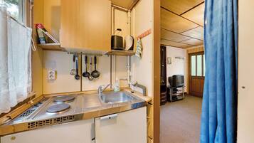 Frigorifero, piano cottura, macchina per tè/caffè, bollitore elettrico