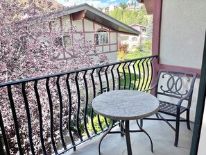 Outdoor dining - 3070/72 • Resort Villa 2B2B • Minutes to Park City (Midway)