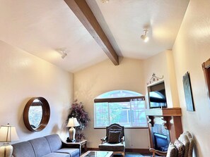 Smart TV, fireplace