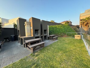 تناول الطعام بالخارج