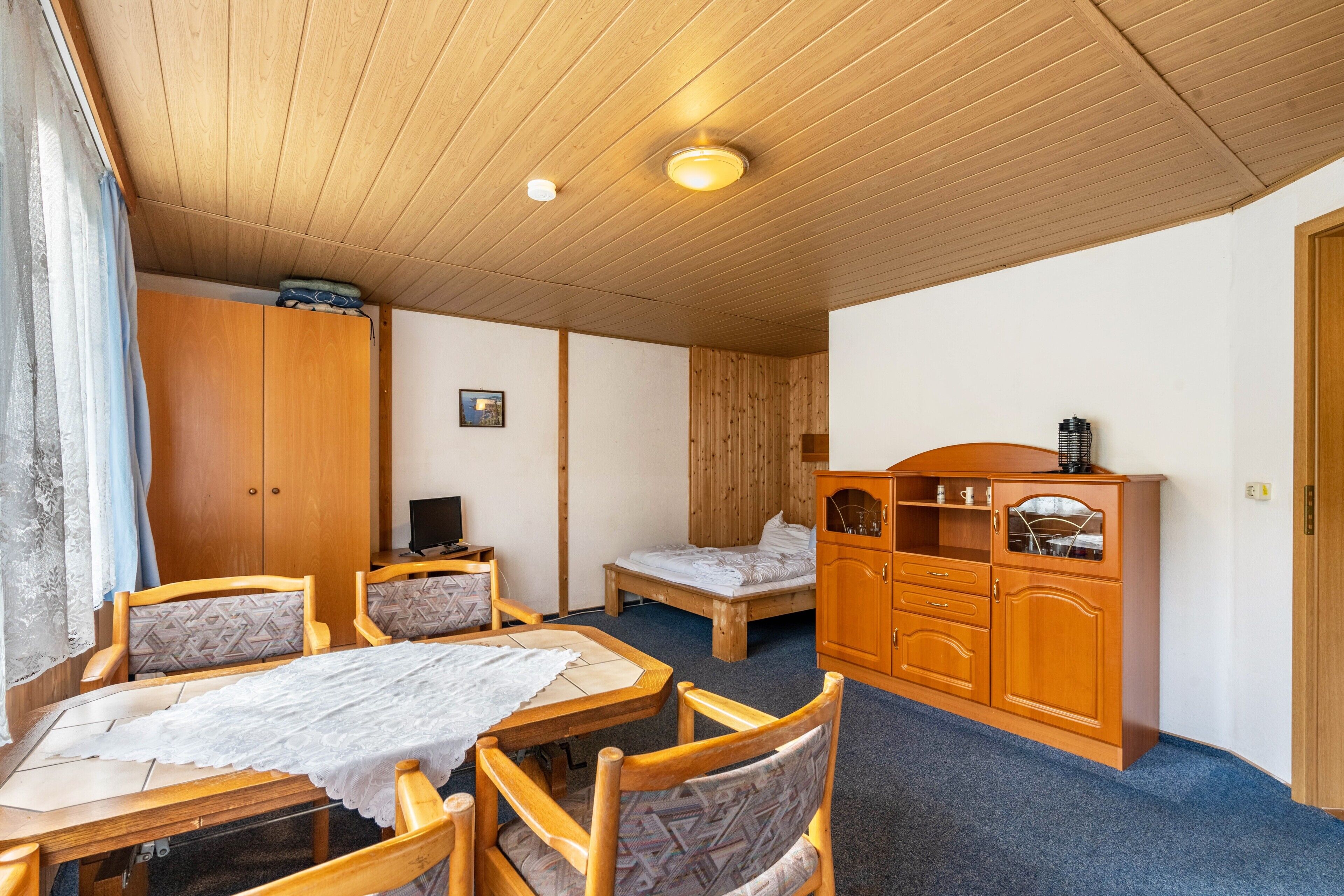 1 bedroom, bed sheets