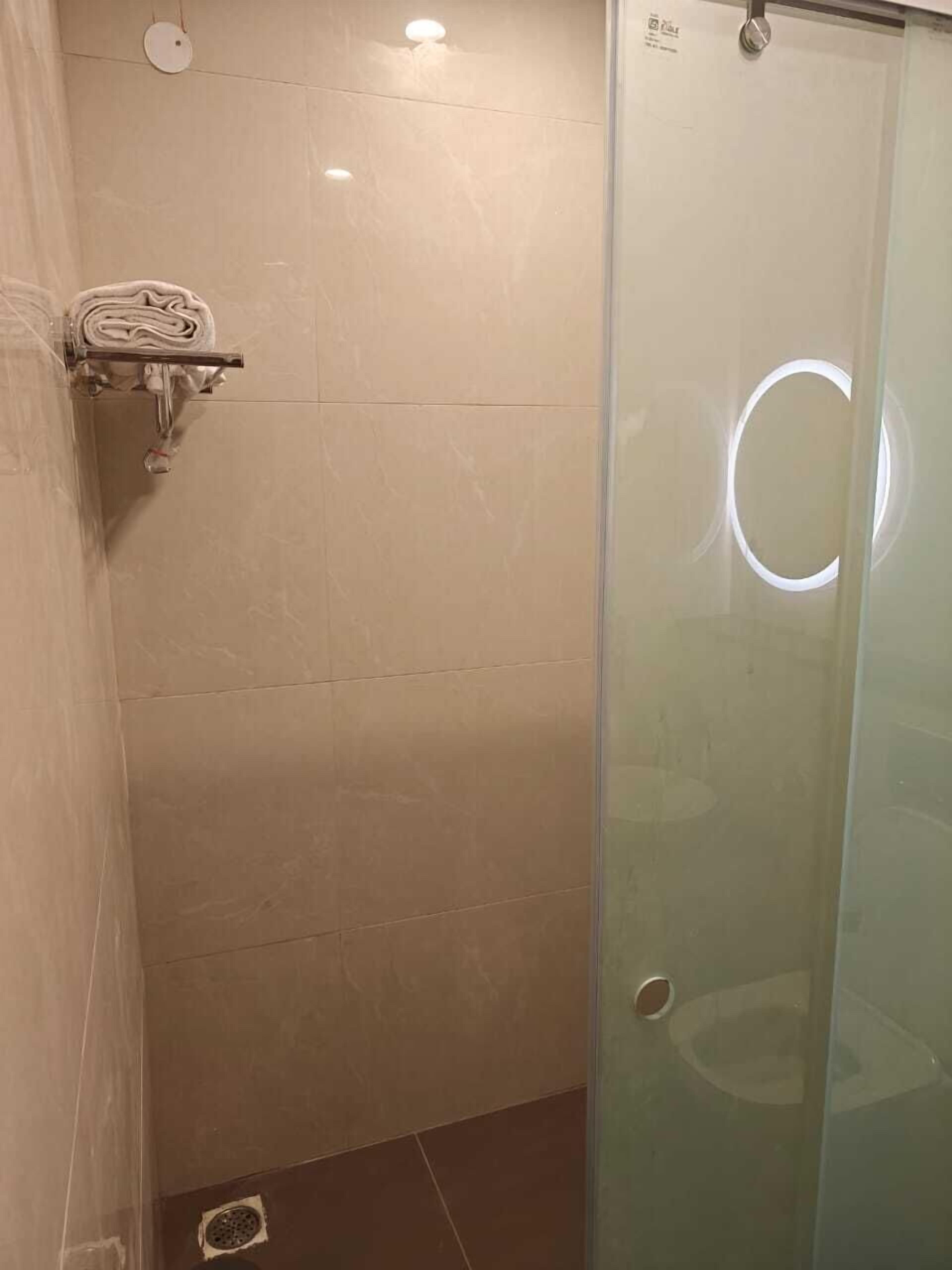 Deluxe Single Room, Non Smoking, City View | Bathroom shower
