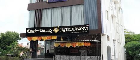 Mặt tiền nơi lưu trú