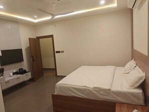 디럭스 싱글룸, 금연, 시내 전망 | 메모리폼 침대, 객실 내 금고, 책상, 무료 WiFi