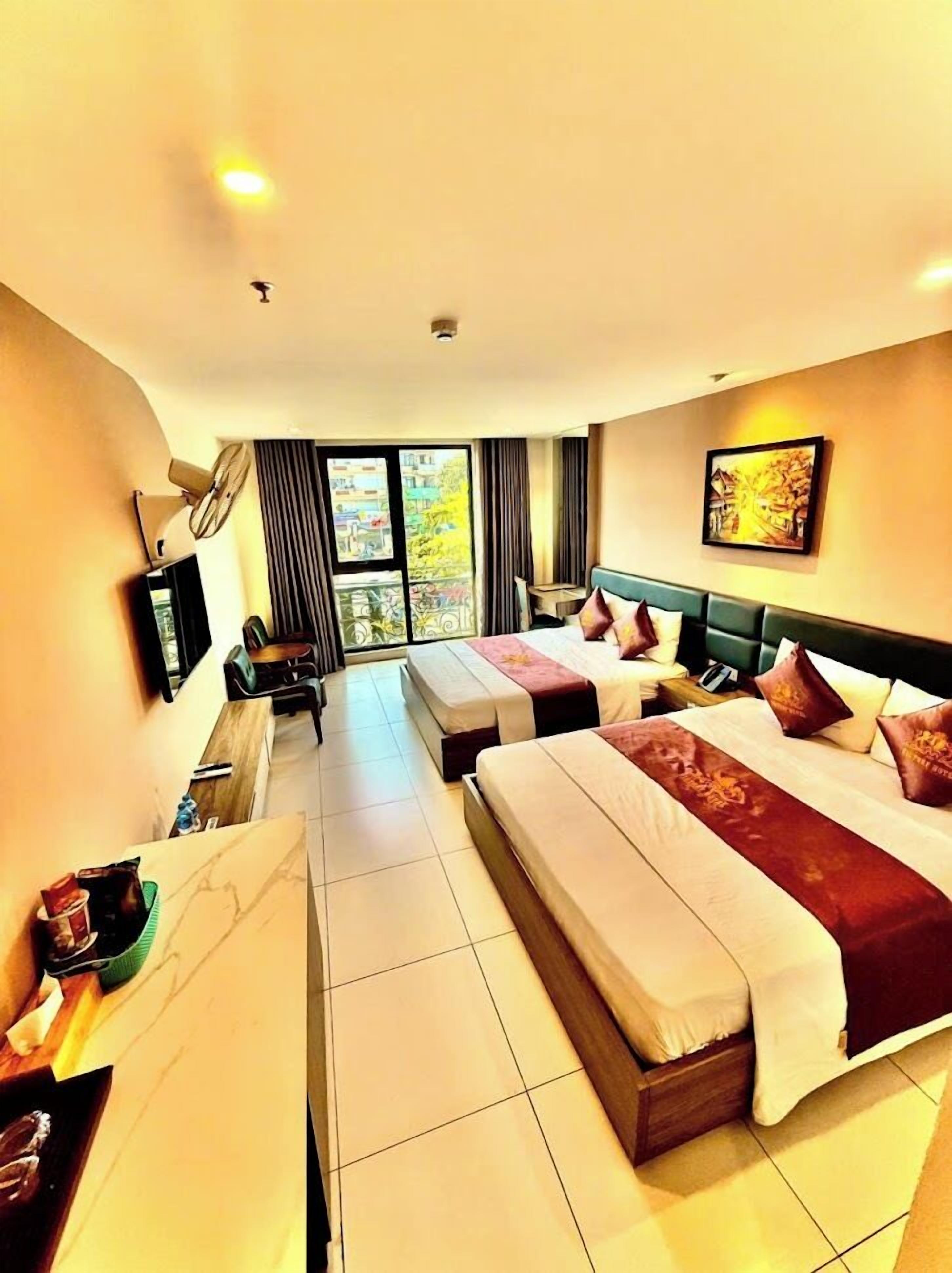 Family Room, Balcony, City View | Desk, soundproofing, free WiFi, bed sheets
