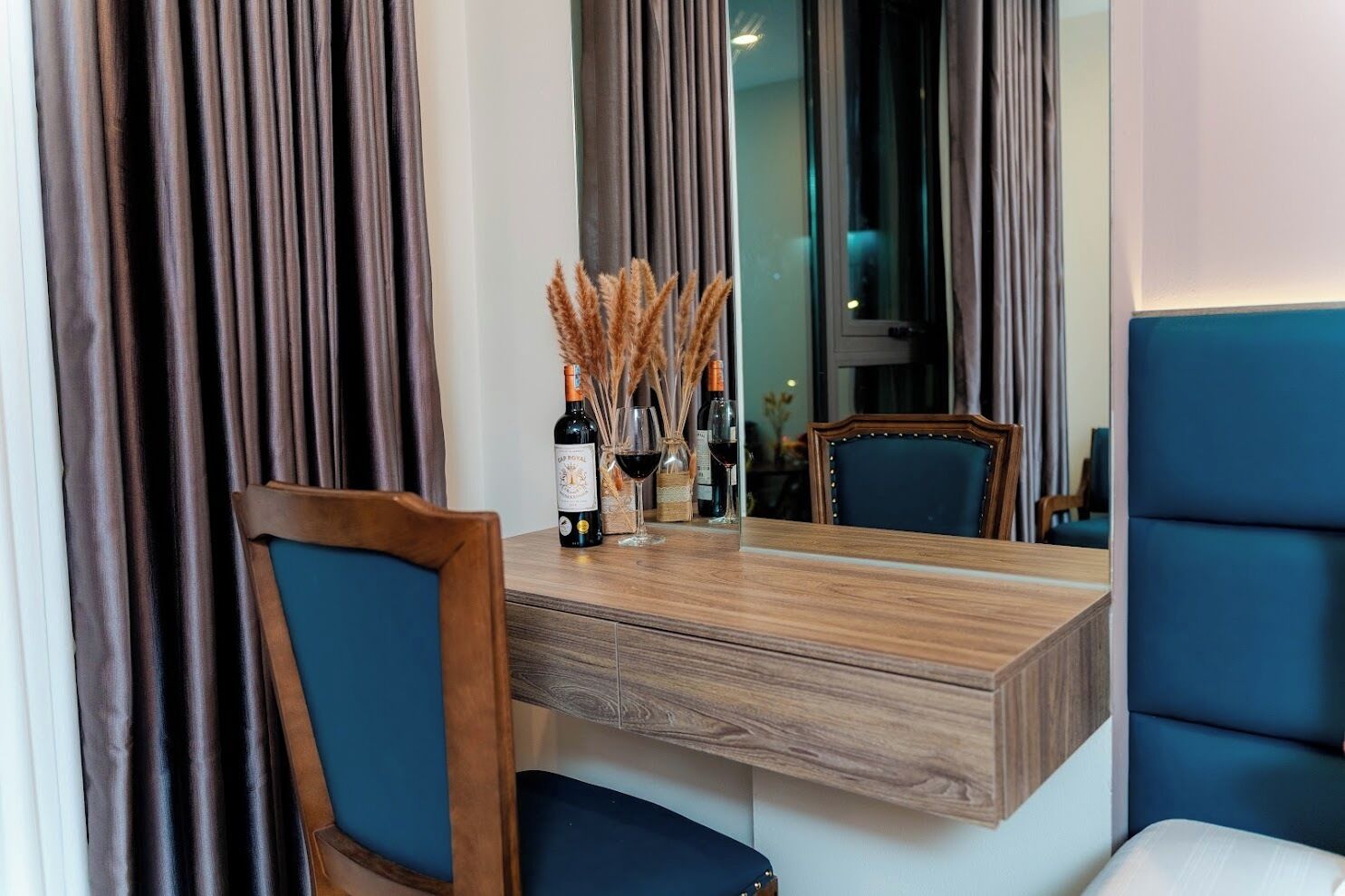 Familieværelse - balkon - byudsigt | Skrivebord, lydisolering, gratis Wi-Fi, sengetøj