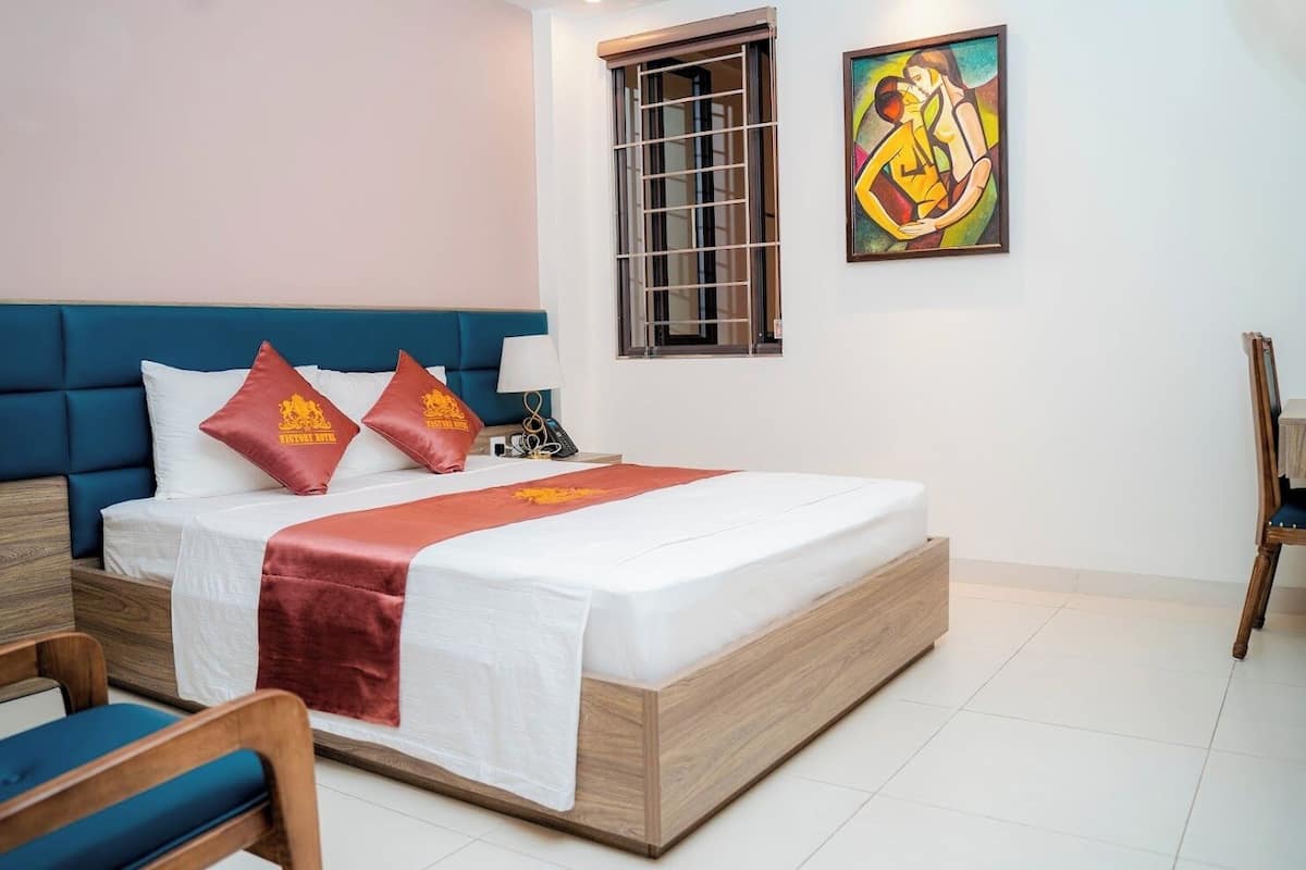 Superior Room | Bathroom | Hair dryer, bidet, towels, soap
