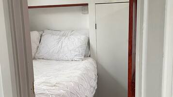 1 kamar tidur dan seprai linen