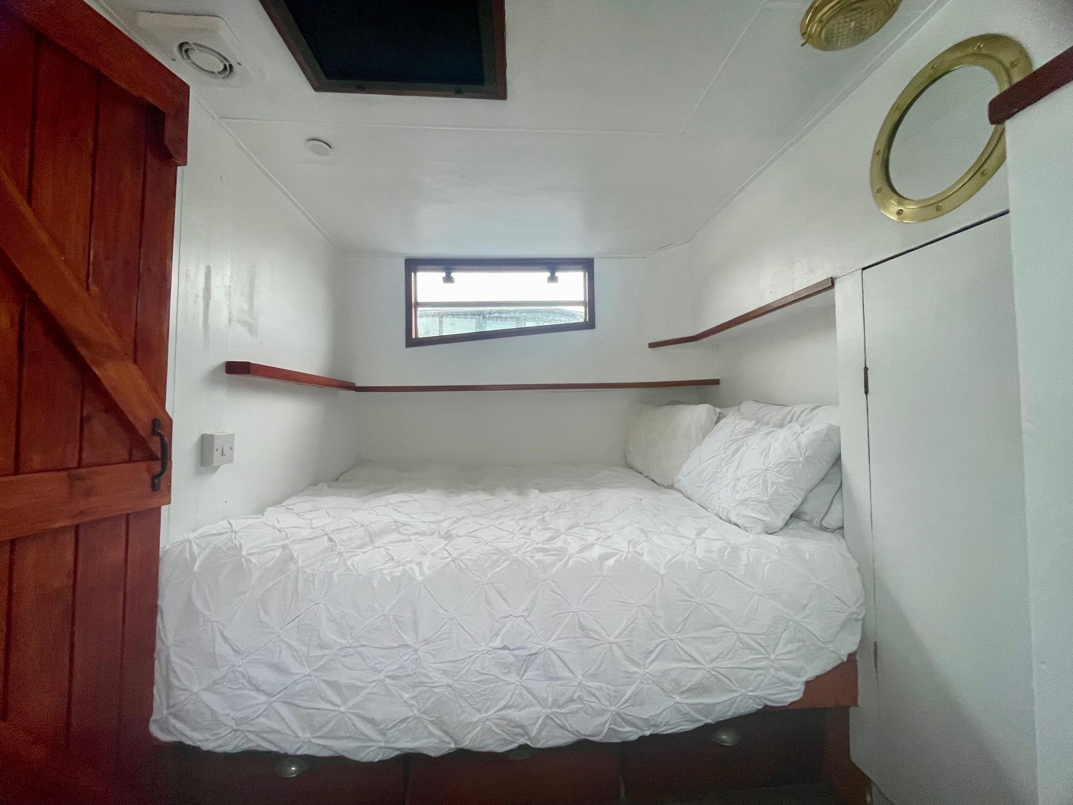 1 bedroom, bed sheets