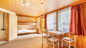 1 bedroom, bed sheets