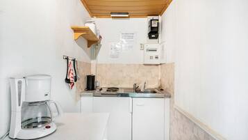 Fridge, stovetop, coffee/tea maker, electric kettle